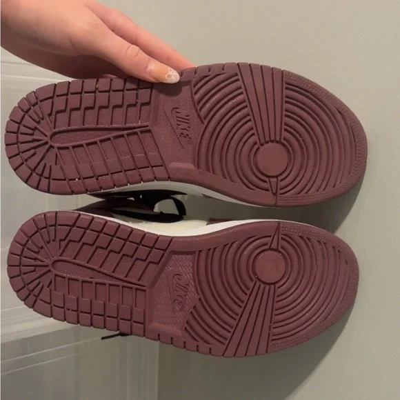 Jordan 1 Mid SE in ‘BERRY PINK’ - Picture 4 of 5